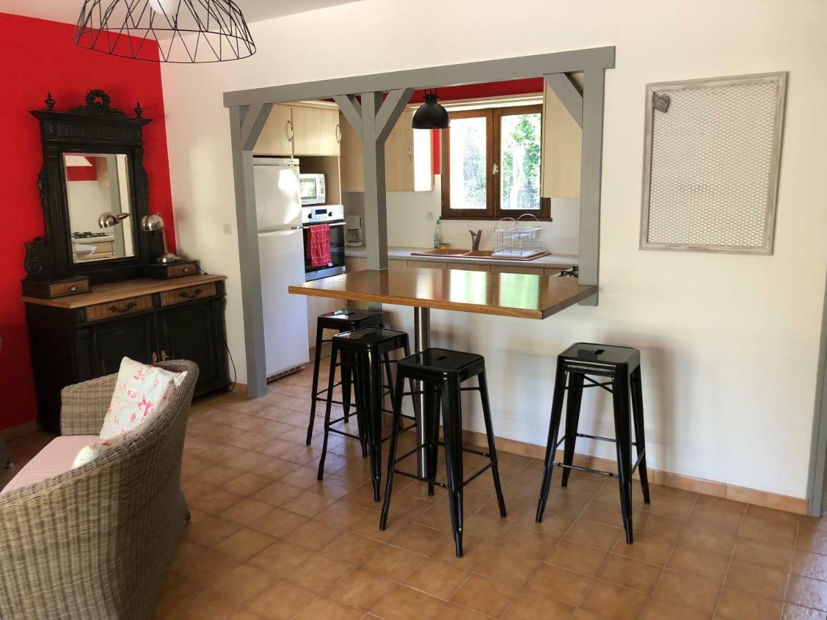 Maison D'En Face Salavas Exteriör bild